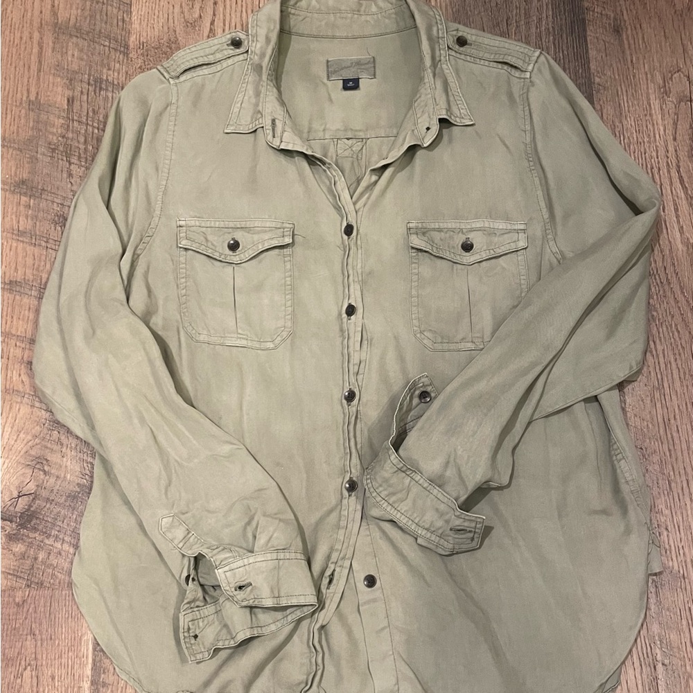 Universal Thread Women's Olive Button Down Shirt - Medium